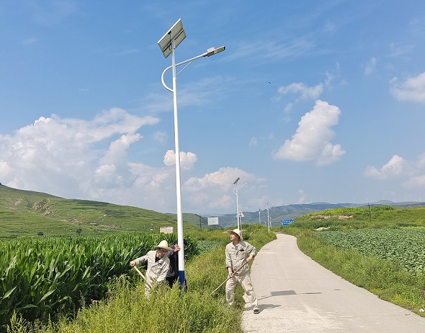 安装路灯.jpg