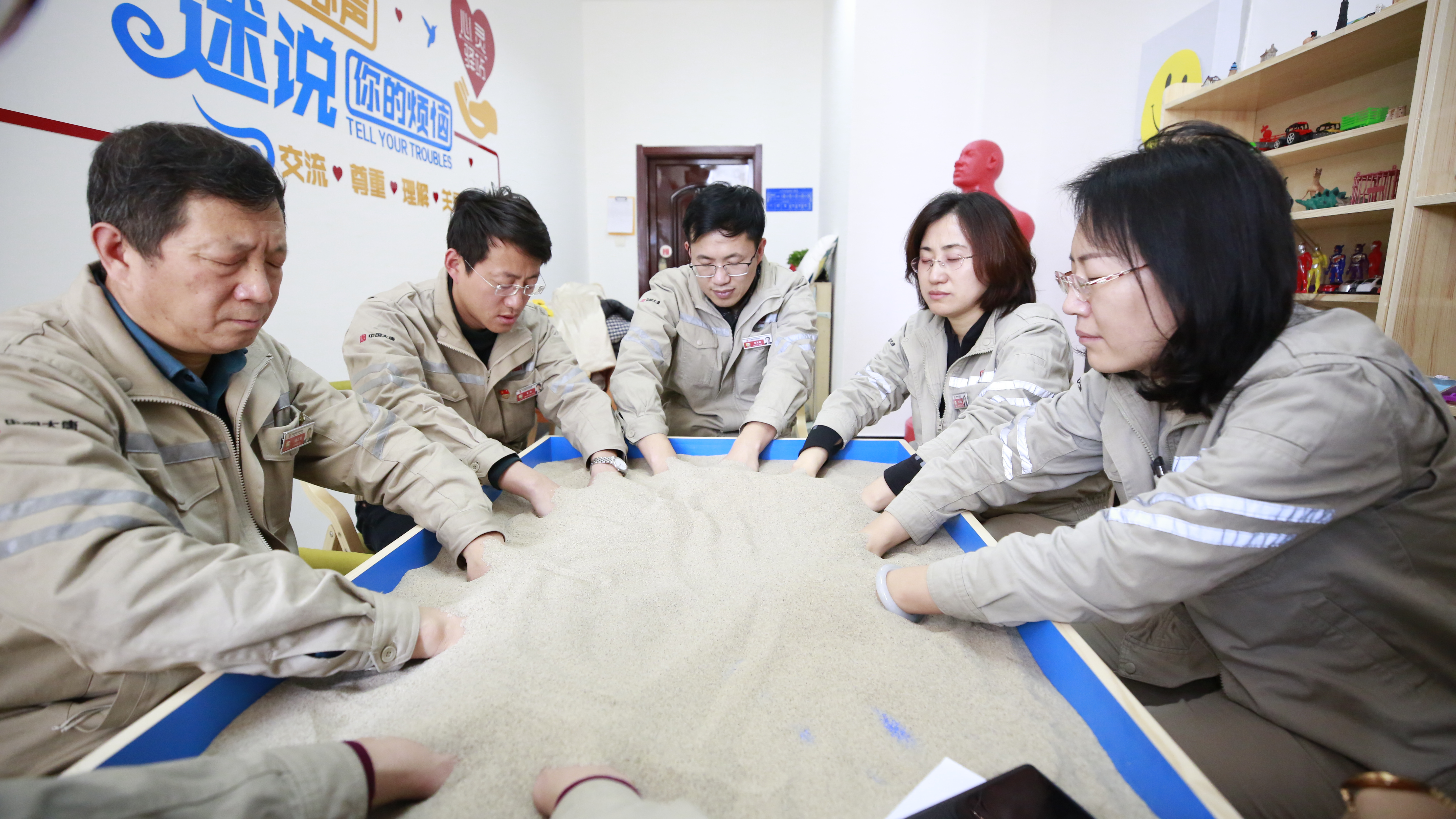 暖心，开展心理健康沙盘体验.jpg