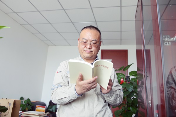 1.赵晨光同志注重强化理论武装，不断提高政治领悟力、政治判断力、政治执行力。.jpg