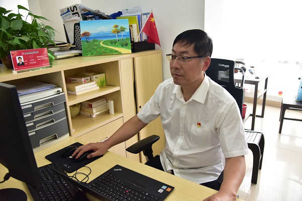 王秋虎工作照.jpg