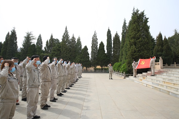 结合线上新媒体学习，开展线下红色现场教学，推进党史学习教育，增强党员理想信念。.jpg