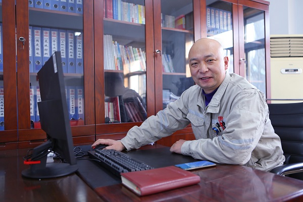 时刻以党员的标准严格要求自己，加强政治理论学习，履职尽责，刻苦钻研，不断提升专业技术水平，用严谨的工作作风，过硬的技术和管理能力为企业高质量发展贡献力量.jpg