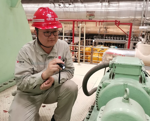 冯涛2.jpg 冯涛2.jpg