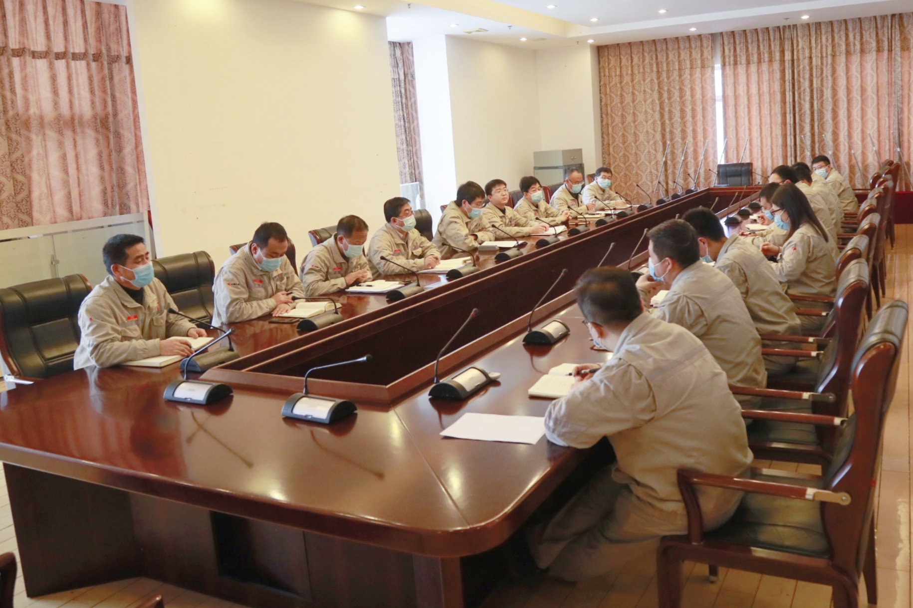 2. 分组讨论1.jpg